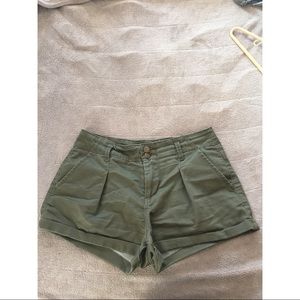 High waisted pleated shorts